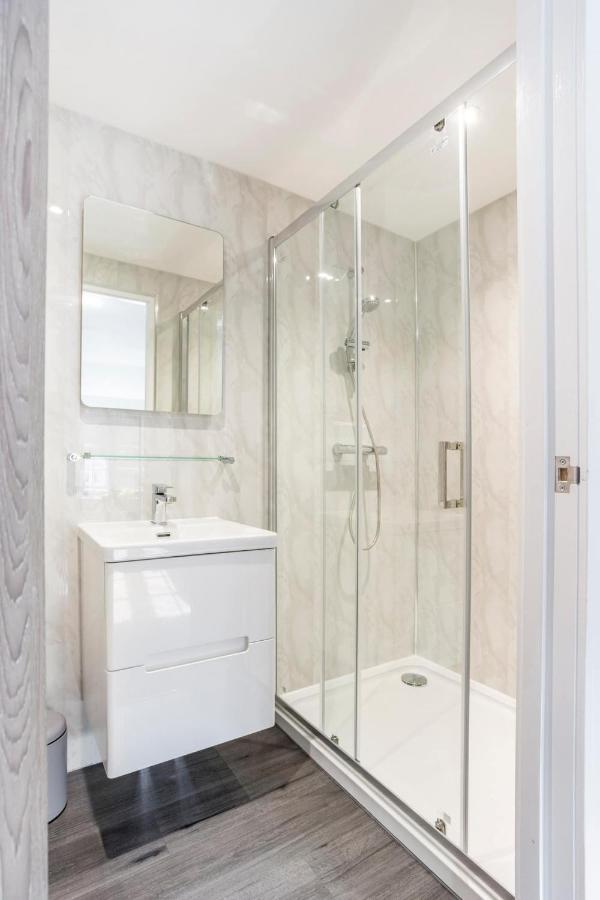 The Secret, Stylish & Spacious En Suite In Blandford Forum, Dorset Bagian luar foto